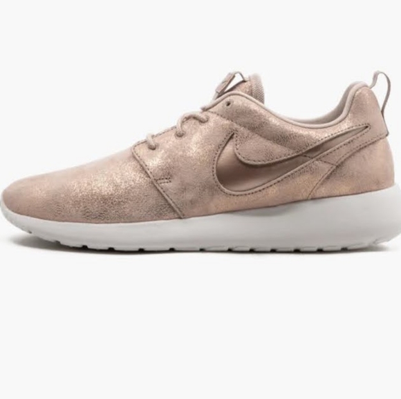 SOLD 🎉HP Nike Roshe One Prm Sneakers 8.5 - Picture 2 of 13